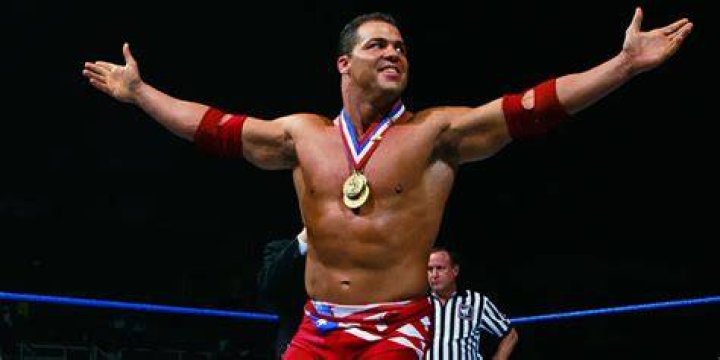 5 Wrestlers Kurt Angle Made Look Legit (& 5 He Made Look Like A Joke)