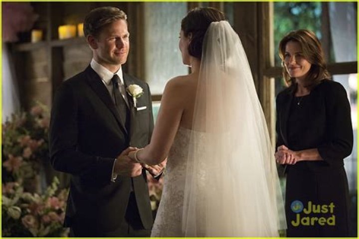 Alaric marries Jo in The Vampire Diaries