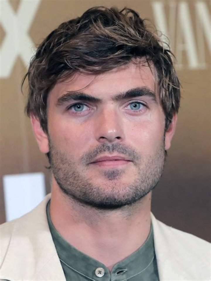 Alex Roe Alex roe, Famous men, Roe
