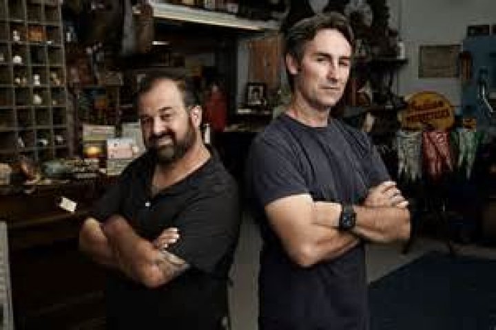 American Pickers' Frank Fritz adds gate & 'no trespassing' sign outside