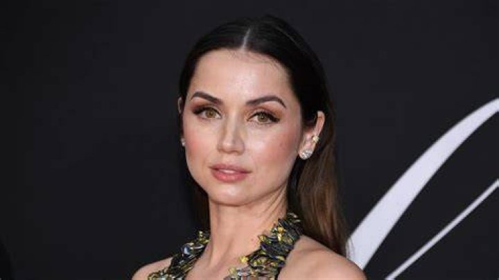 Ana de Armas Age, Weight, Measurements, Social Media Wiki, Pics