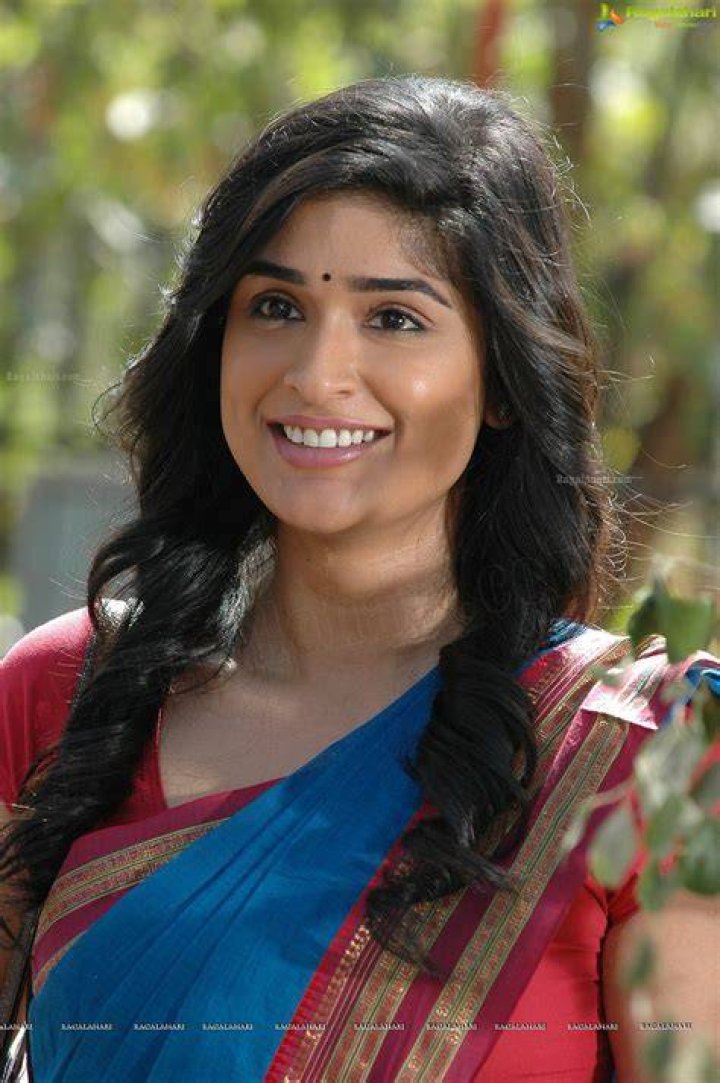 Anjala Zaveri Picture