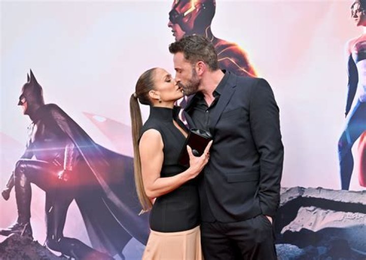 Ben Affleck & Jennifer Lopez Magazine Cover Accidentally Mirrors Gone Girl