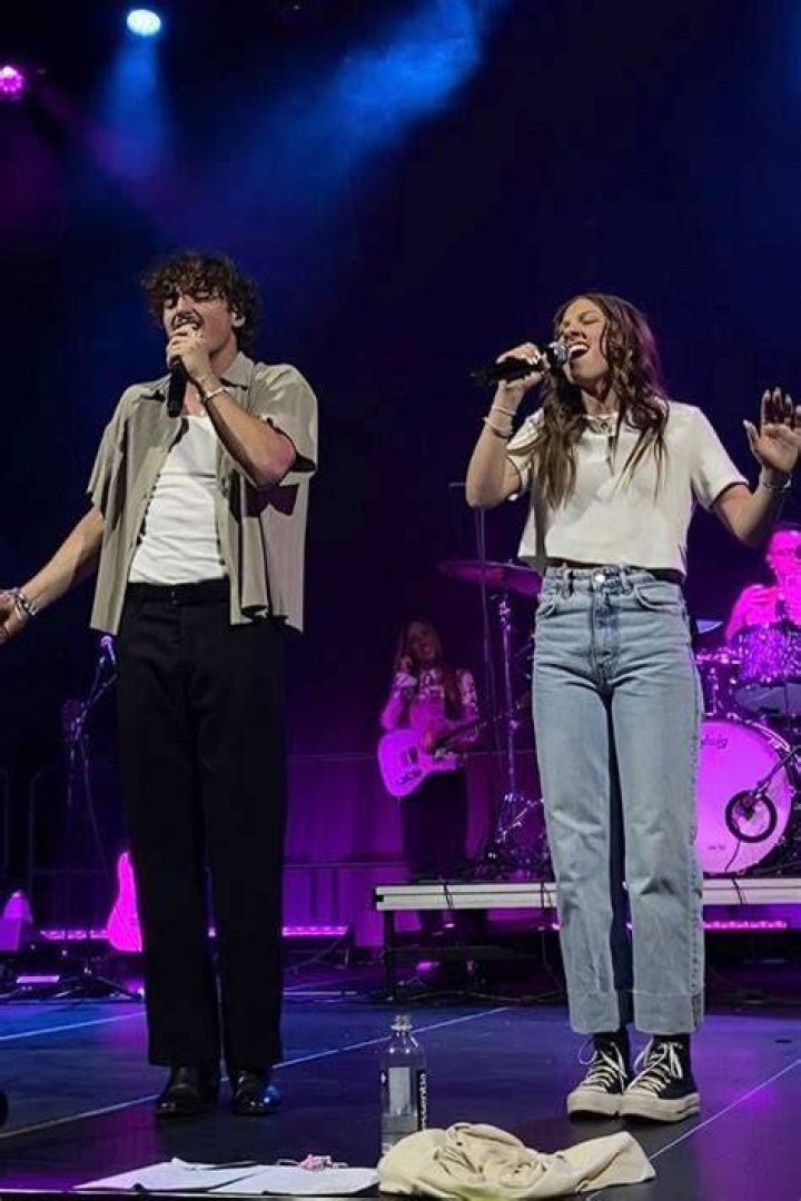 Benson boone Sister Is A Rising Singer Meet His Girlfriend