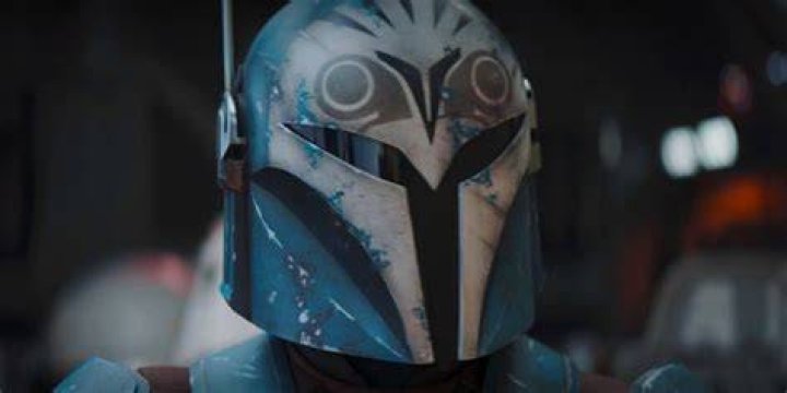 Bo-Katan Kryze flying her ship in The Mandalorian season 3, episode 3