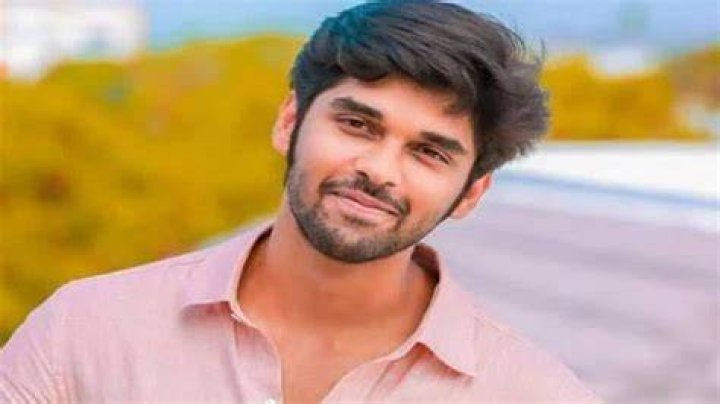 Dhruv Vikram Age, Net Worth, Girlfriend, Family, Parents and Biography