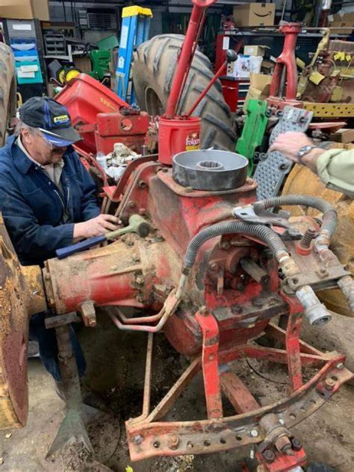 Dom fixes a tractor with his son Brian in F9