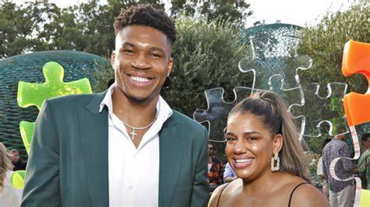 How did Mariah Riddlesprigger and Giannis meet?