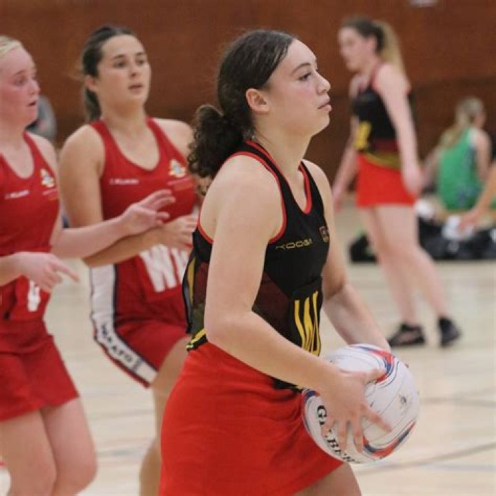 Jade Kawhe at goal attack for the University of Waikato Premier. Photo / Judy Macdonald