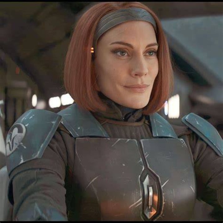 Katee Sackhoff as Bo-Katan Kryze speaking to her people on Plazir-15 in The Mandalorian season 3 episode 6