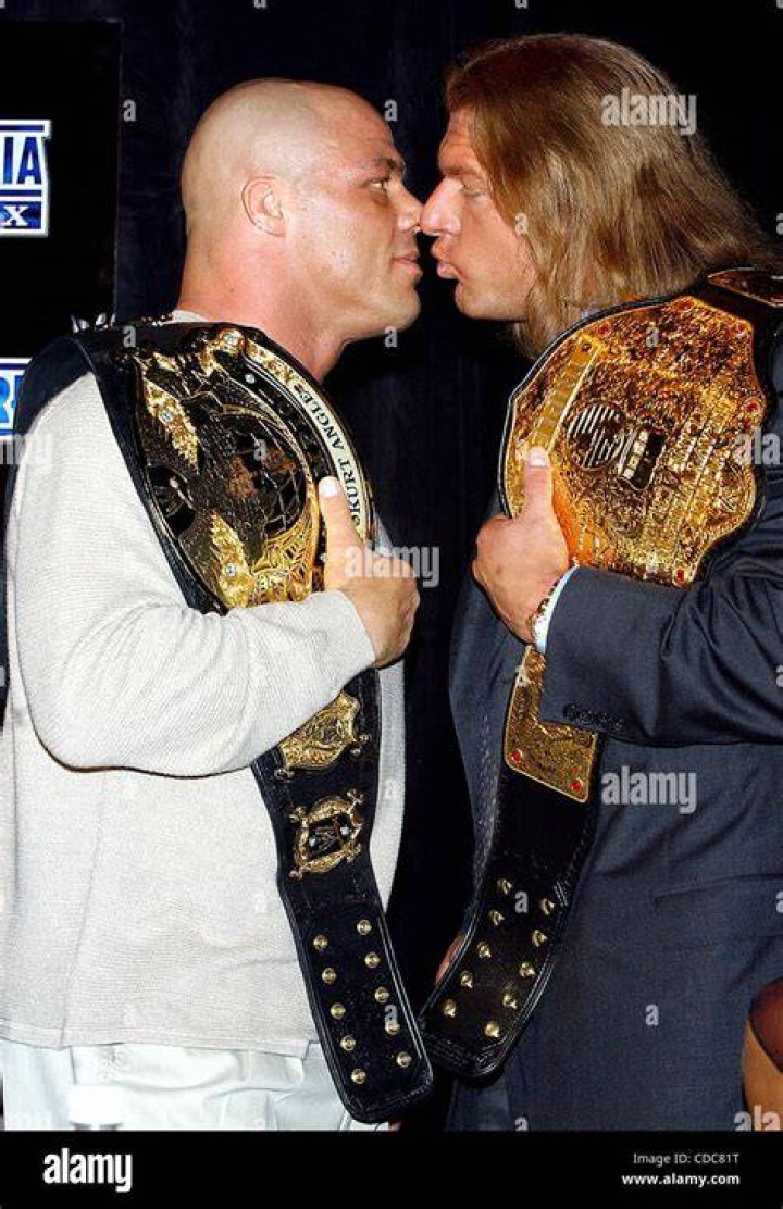 Kurt Angle v Triple H Royal Rumble 2001 Cropped