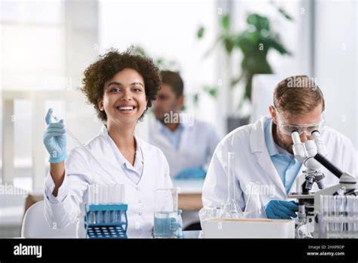 images/histmed/wwi/lab-05.jpg Laboratory Staff