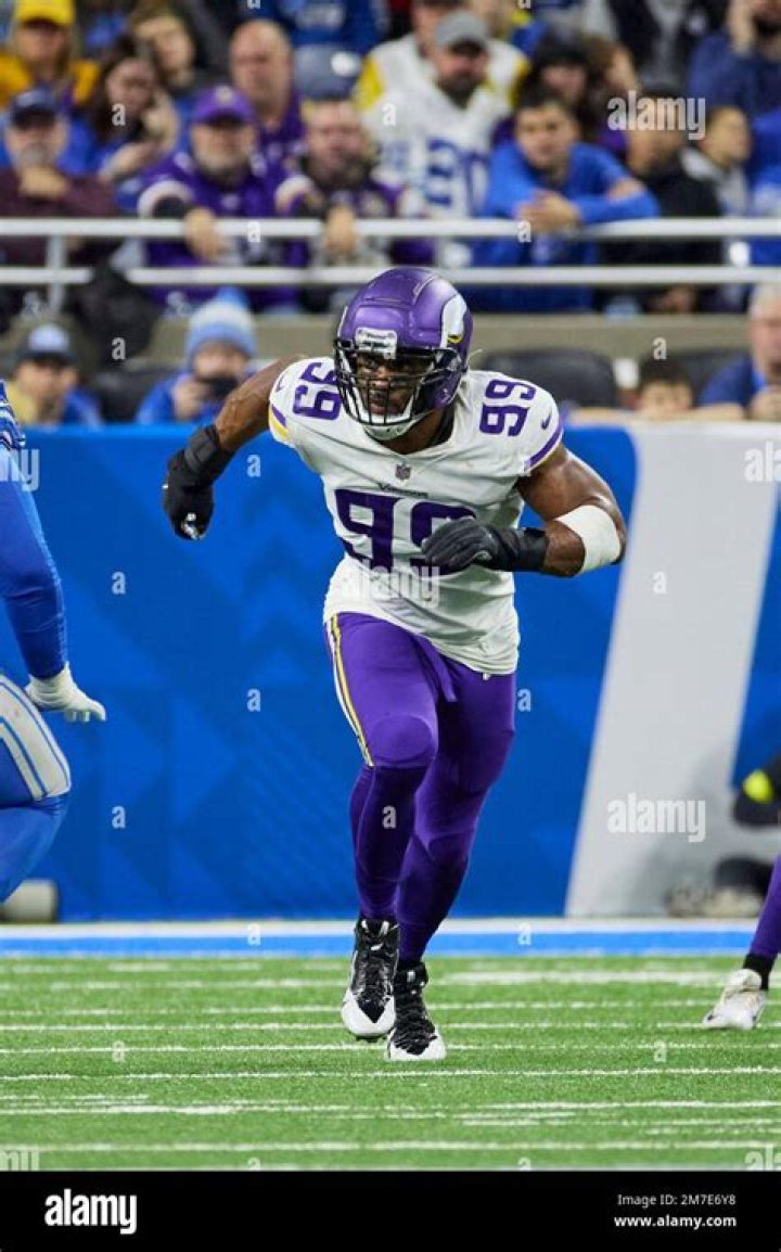 linebacker Danielle Hunter