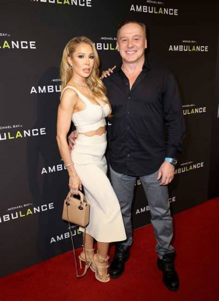 Lisa and Lenny Hochstein posing from RHOM