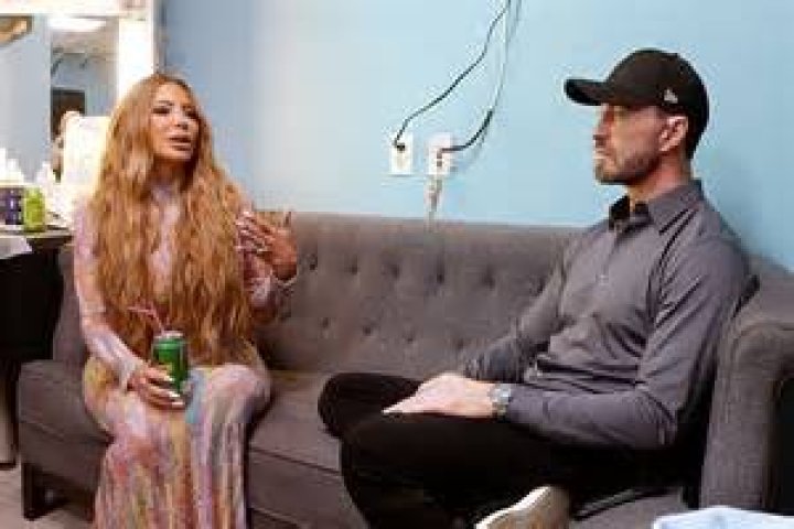 Lisa Hochstein talking to Larsa on RHOM