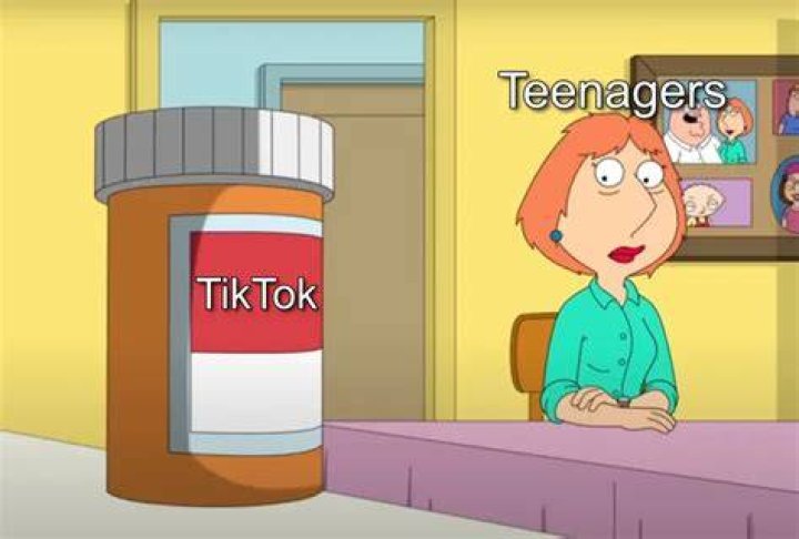 Lois looking at the camera in Malcolm in the Middle