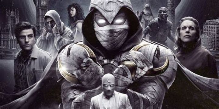 Moon Knight talks to a girl in the comics