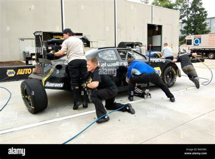 NASCAR pit crew tire changer salary