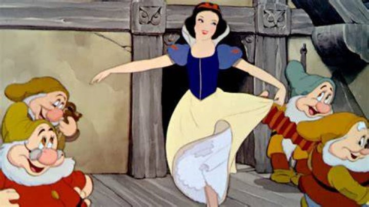 Original animated Snow White talkings to an old lady in Snow White