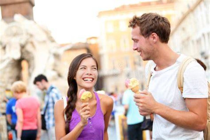 people eating gelato