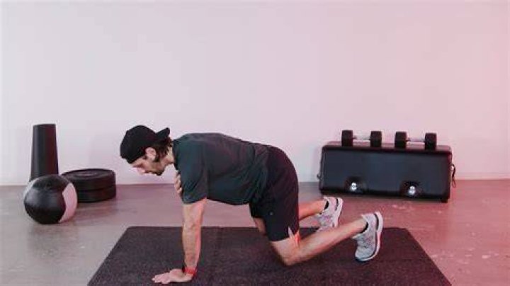 preview for 3 Bear Plank Variations for a Killer Core