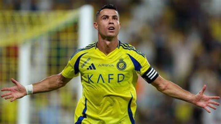 preview for Cristiano Ronaldo regresa a Madrid arropado por Georgina Rodr&iacute;guez