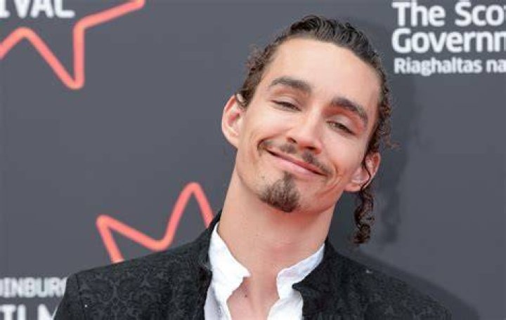 Robert Sheehan Robert sheehan, Robert, Robbie