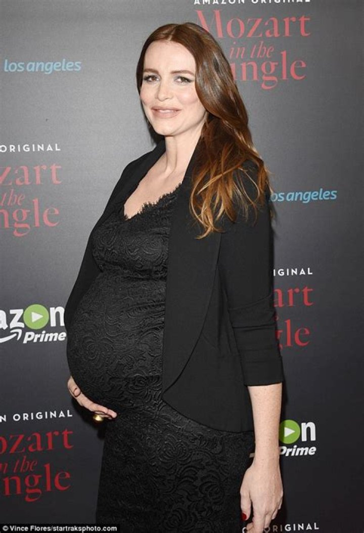 Saffron Burrows Pregnant