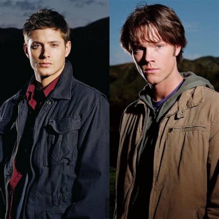 Sam and Dean look at Charlie's dead body in Supernatural