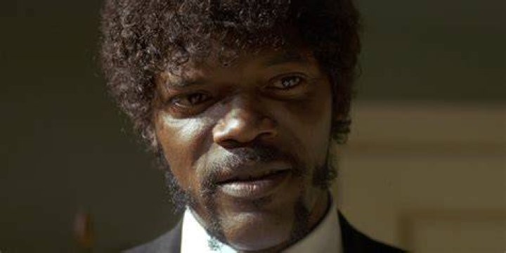 Samuel L Jackson as Jules holding a gun in Pulp Fiction