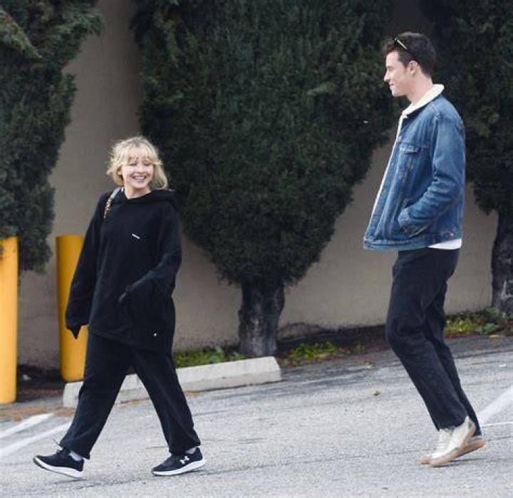 Shawn Mendes, Sabrina Carpenter step out together amid dating rumors