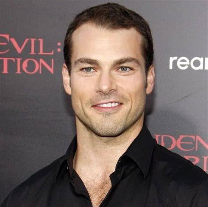 Shawn Roberts Biography, Age, Height, Wife mrDustBin