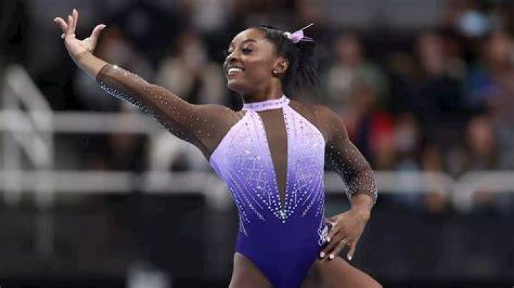 Simone Biles finishes Day 1 of U.S. championships with commanding all