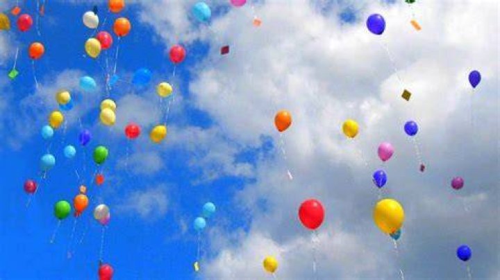 sky full of balloons in Italy