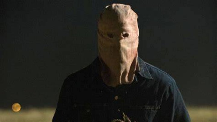 The Phantom Killer wears a burlap mask in The Town That Dreaded Sundown
