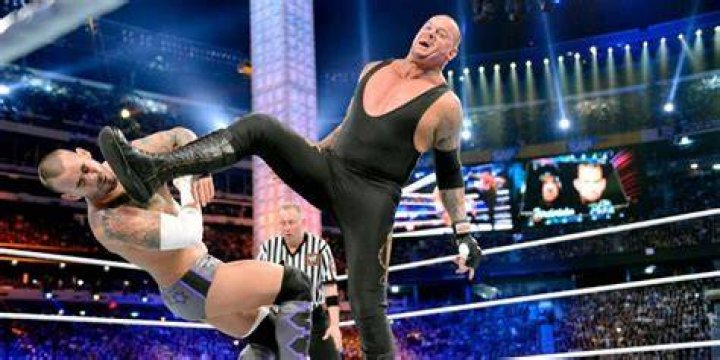 The Undertaker v CM Punk Breaking Point 2009 Cropped