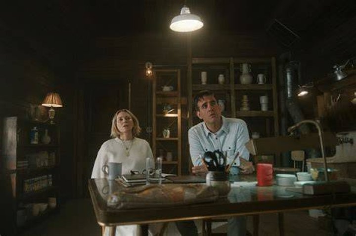 the watcher netflix the watcher l to r naomi watts as nora brannock, bobby cannavale as dean brannock in episode 106 of the watcher cr eric liebowitznetflix © 2022
