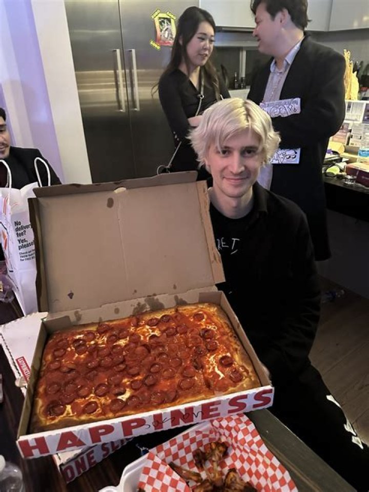 They really had to leak Nicks real name like that (Look at the pizza