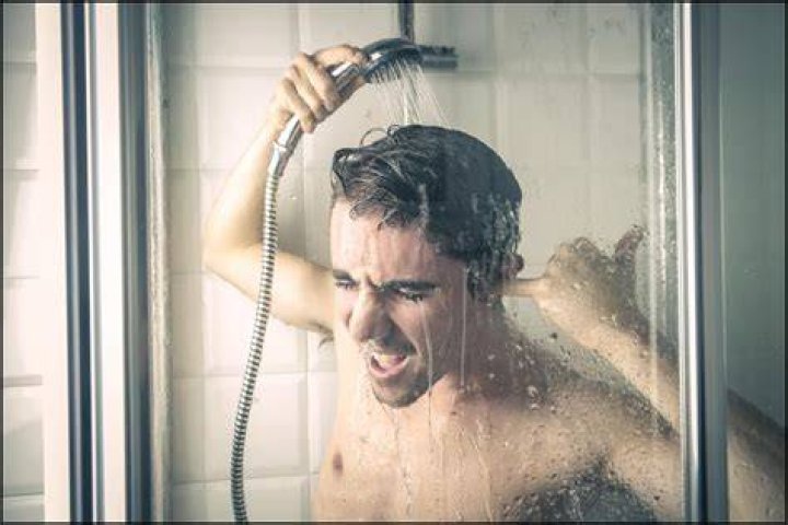 This Guy Took Freezing Cold Showers Every Day For a Week. Here’s What Happened