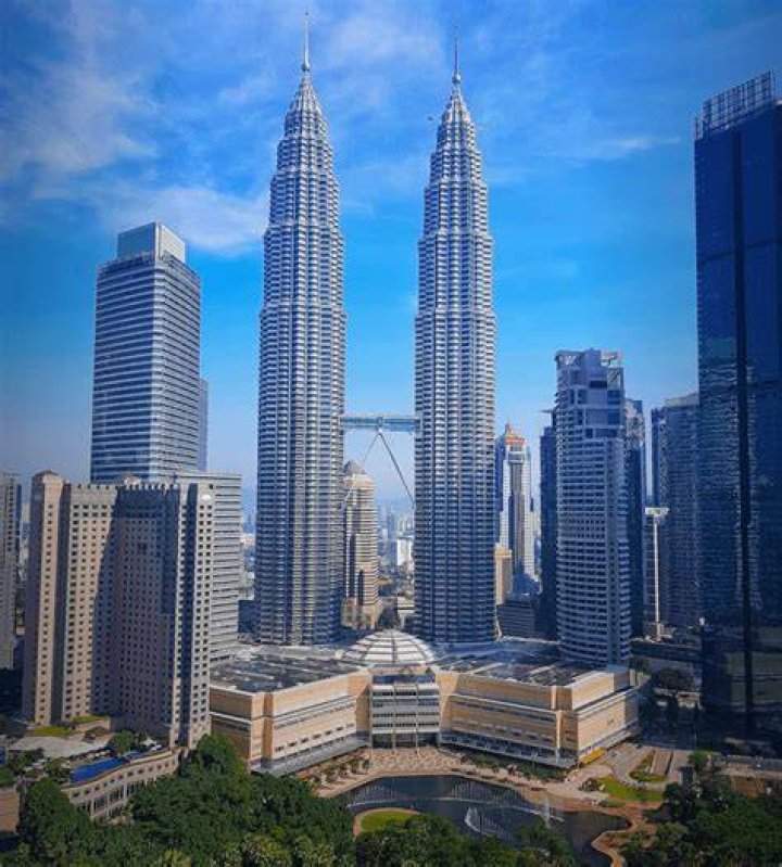 Twin Towers together 