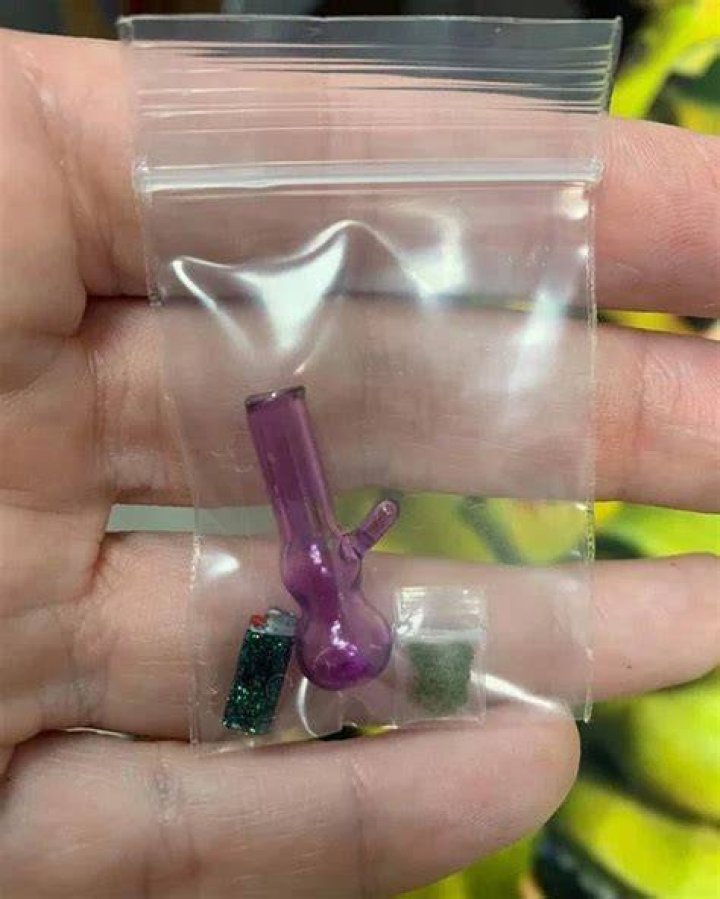 weird ass weed on Twitter "the gas station weed got me goin through it"