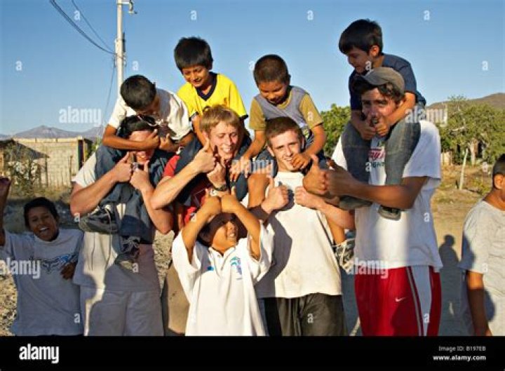 young mexican boys helping high school volunteers abroad