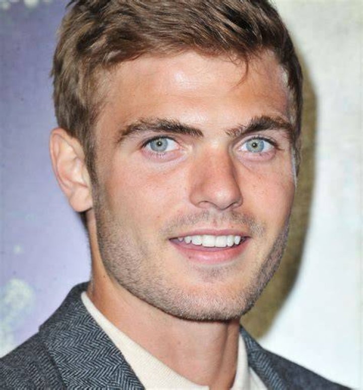 YUMMY Alex Roe from &ldquo;The 5th Wave&rdquo; and &ldquo;Forever My Girl&rdquo;... Alex roe